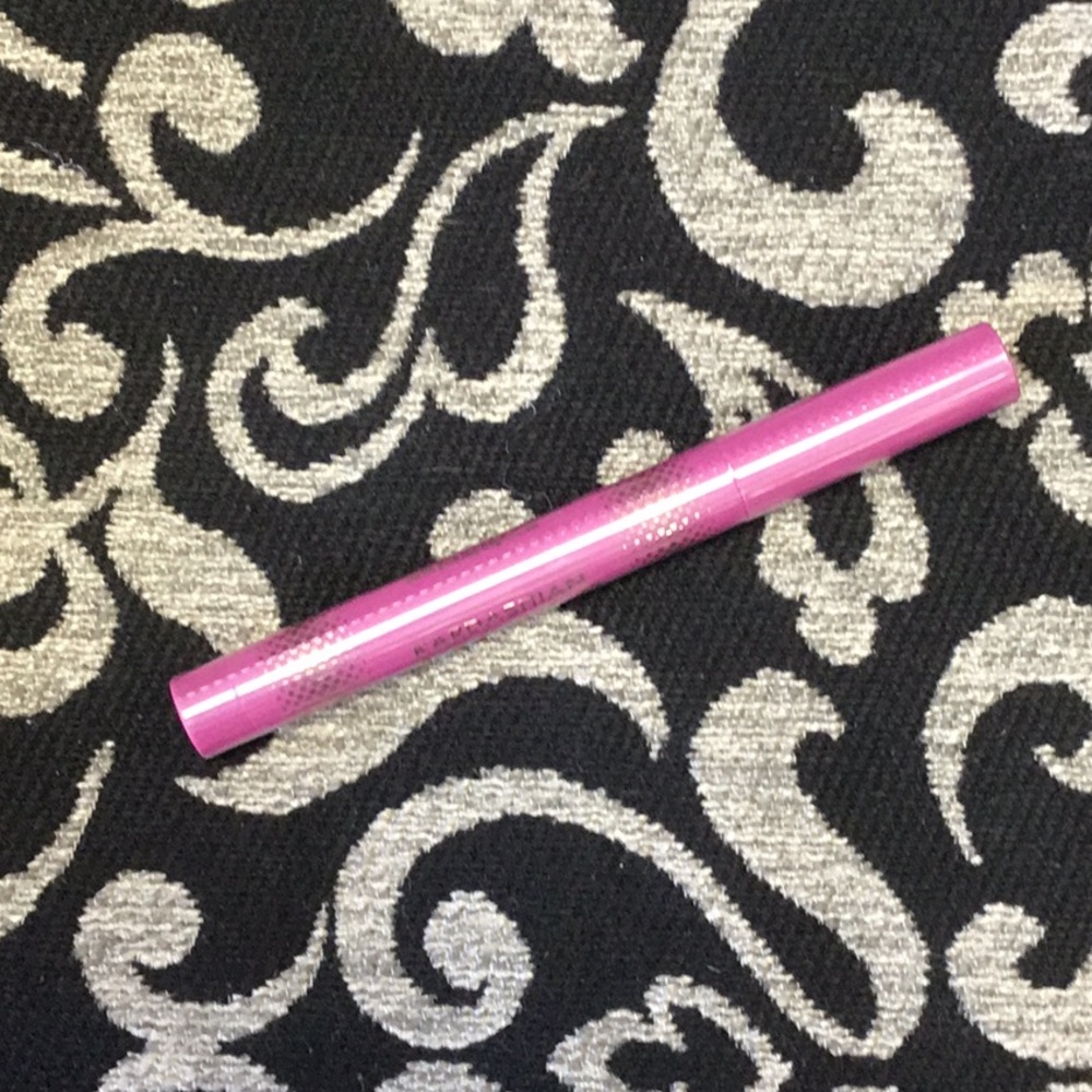 Kardashian Beauty  Ultra Matt Lip Crayon